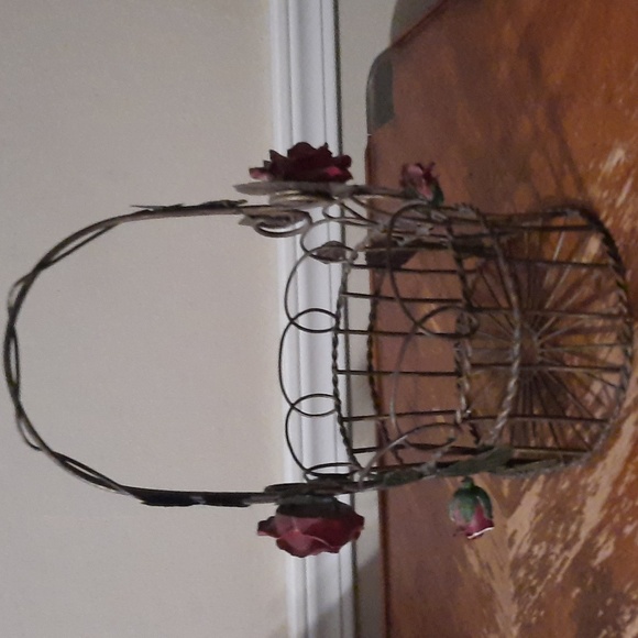 Vintage Oval Metal Basket - Picture 2 of 6
